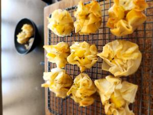 Mango, lime and toasted sesame filo cups